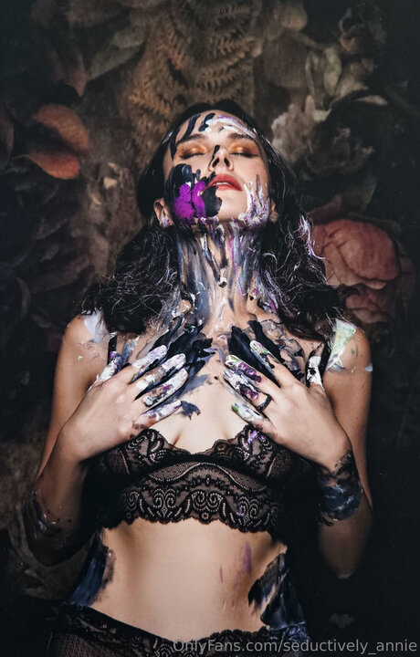 Seductively Annie nudes pornstar images