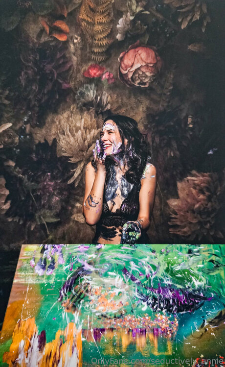 Seductively Annie porn actress image