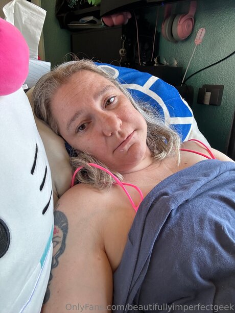 Beautifullyimperfectgeek pornographic star picture