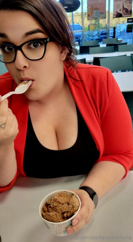 Darkeyedvictoria star adult images