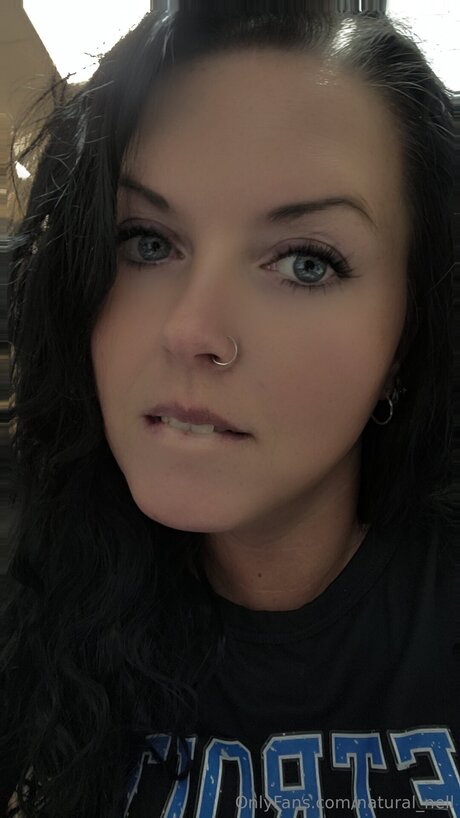 Natural Nell model exclusive img