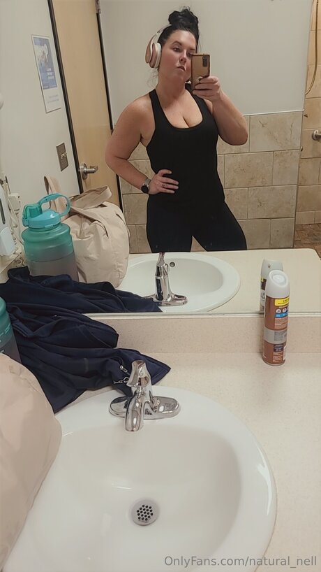 Natural Nell pornstar erotic gallery