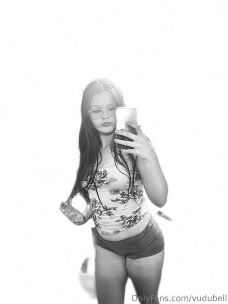Vudubell model porn pic