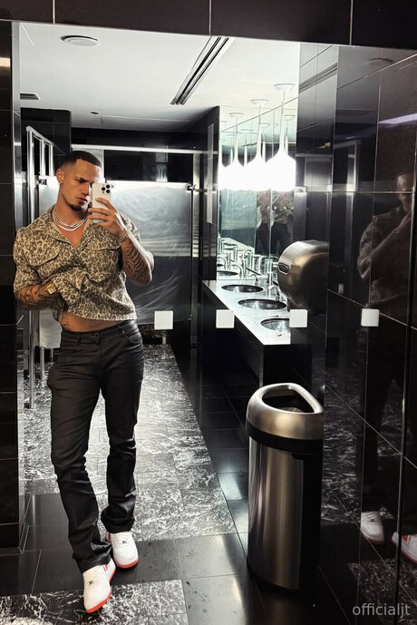 Officialjt star pornographic images