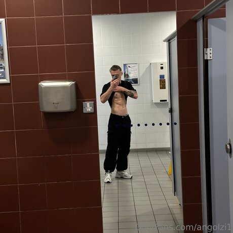 Angolzi1 adult model images