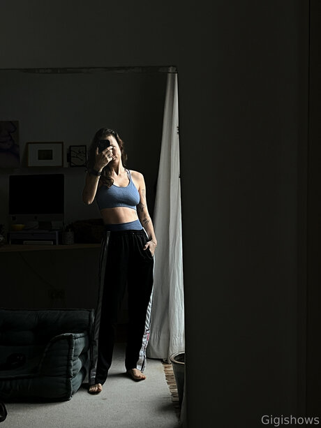 Gigi Shows pretty actress pictures