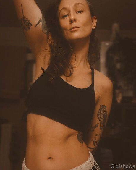 Gigi Shows star hot pictures