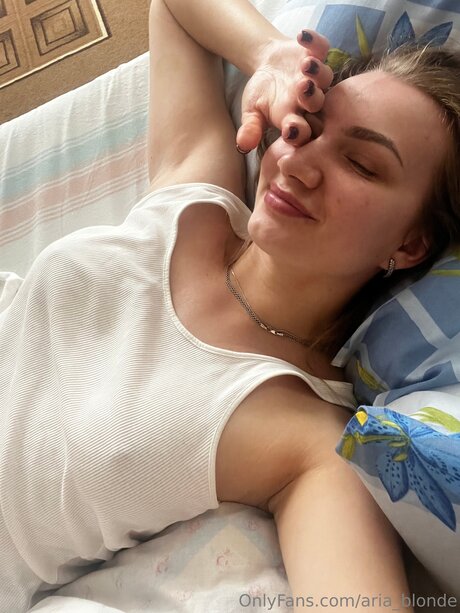 Aria Blonde nude star galleries