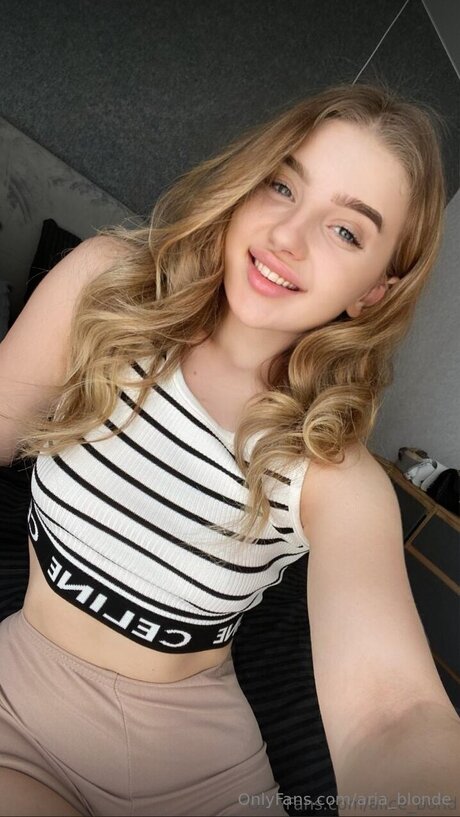 Aria Blonde model adult pictures