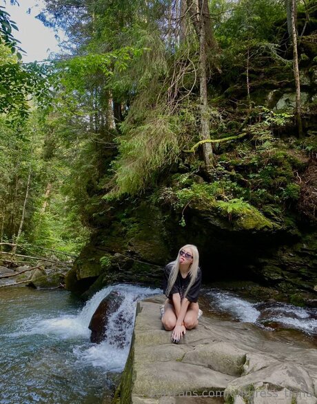 extreme squirt onlyfans beautiful photo