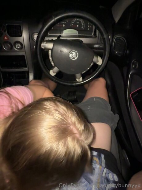 Naughtybunnyyx porn model image