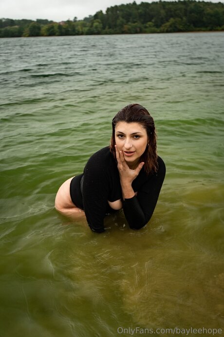 Bayleehope top star pictures