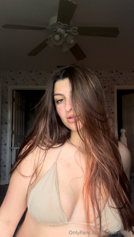 Bayleehope top model pic