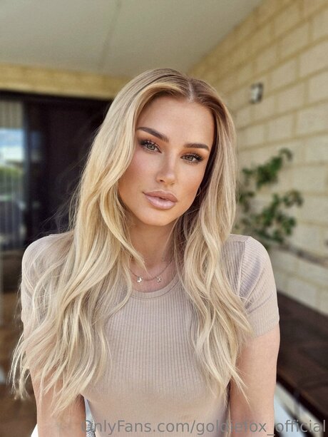 Goldiefox Official pornstar sexy img