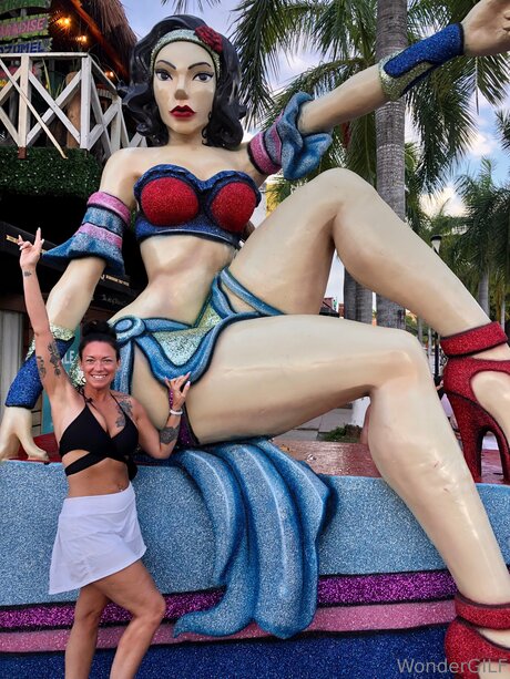 Wondergilf naked model pictures