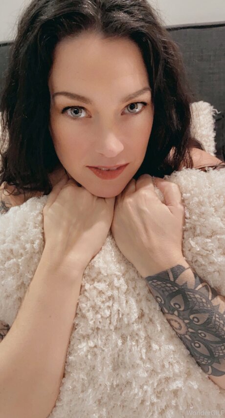 Wondergilf sexy star image