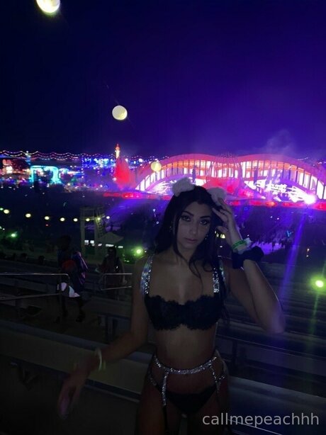 Callmepeachhh sexy star galleries