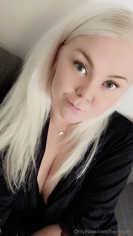 Henksum pornstar nude pic