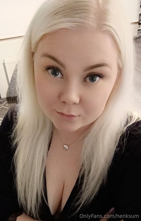 Henksum pornstar erotic pic