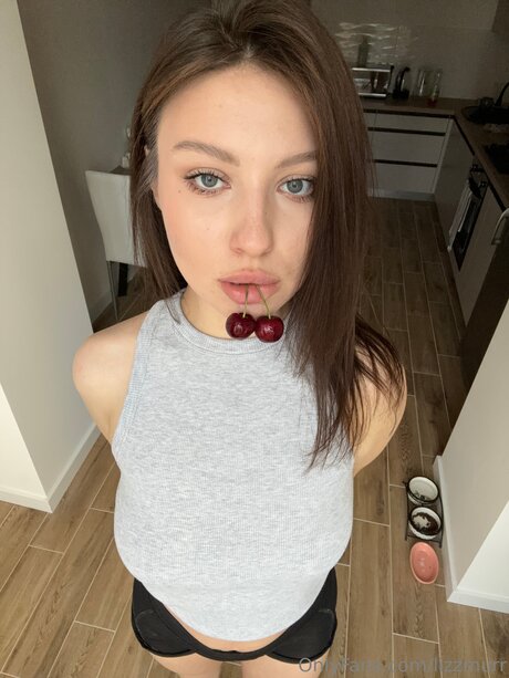 Lizzmurr model naked pic