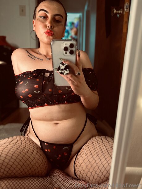 Kikiwflower porn actress pictures