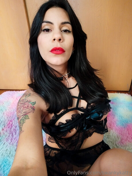 Swankykatty sexy actress img