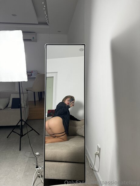 Passionatefoxy naked pornstar gallery