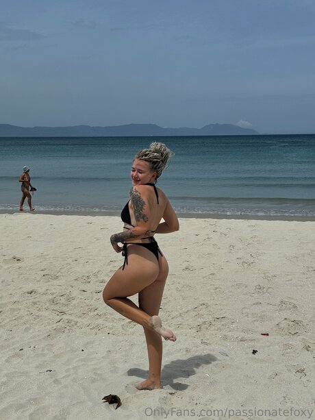 Passionatefoxy adult model img