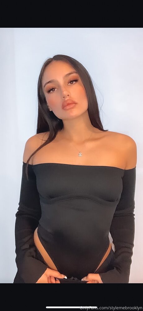 babe brunette onlyfans art naked picture