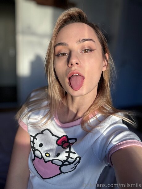 Milsmils art model images