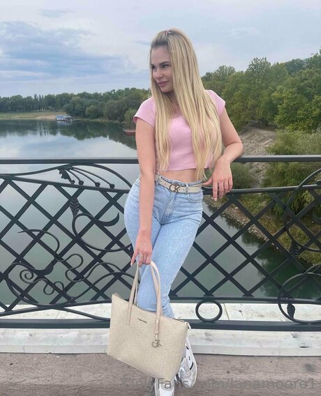 Lanamoore1 hd model pictures