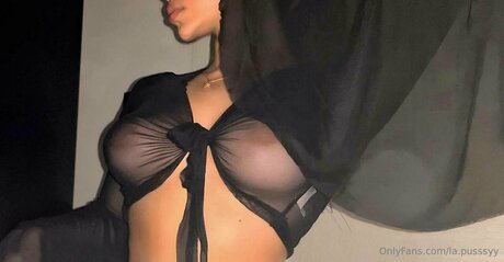 shemale handjob onlyfans free naked pictures