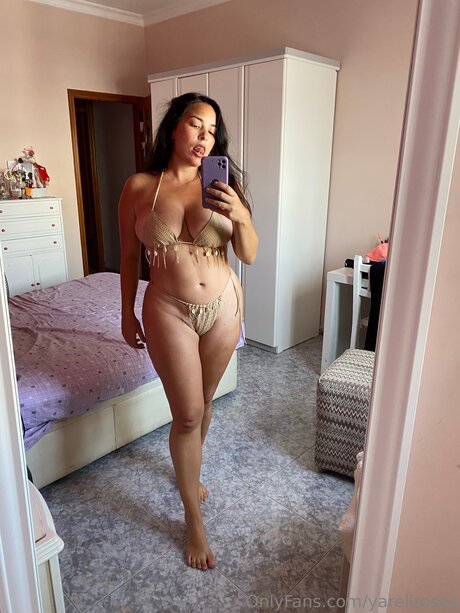 Yareliroses model xxx photos