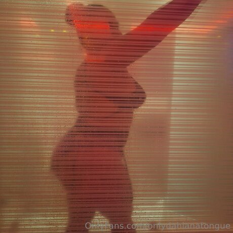 Onlydahianatongue model sexy archive