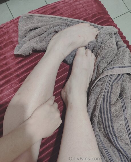 Mena Aris9 star naked archive