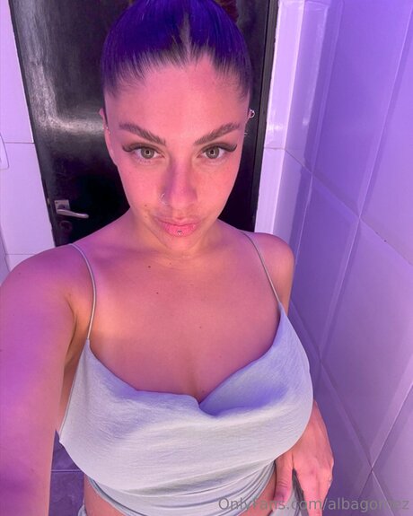 Albagomez model adult pictures