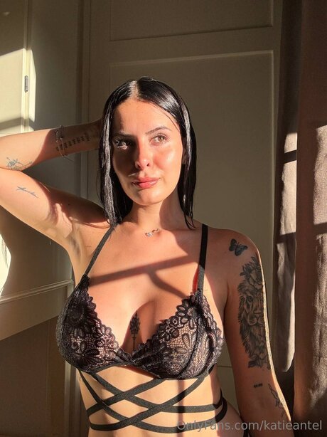 Katieantel model beautiful pic