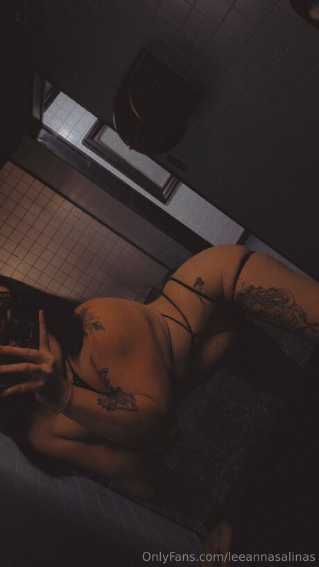 Leeannasalinas model sexy picture