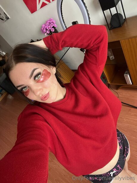 Emilyvibes pornstar nude photos