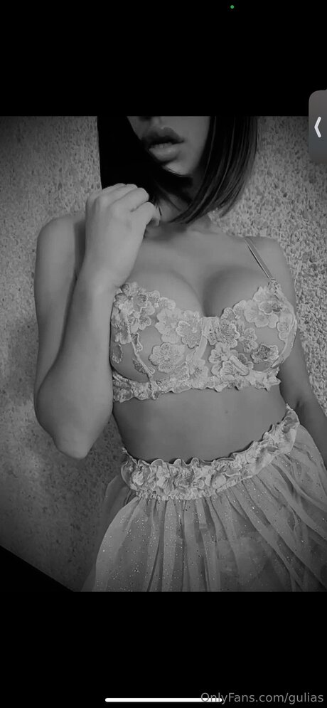 Gulias model adult img