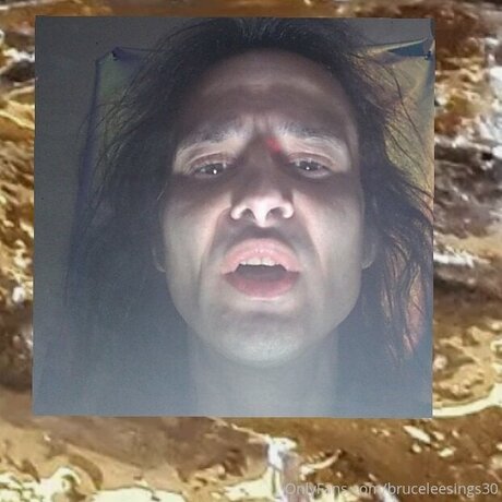 Bruceleesings30 naked star img