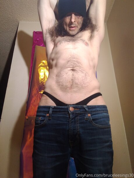 Bruceleesings30 sex star img