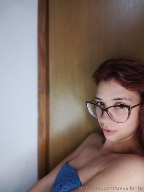 Evasilente star hot image