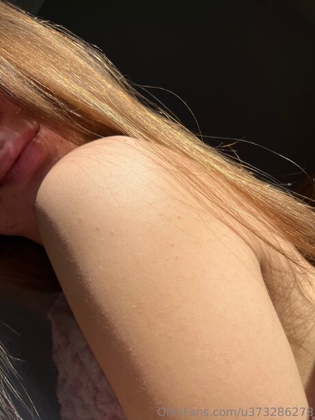 U373286278 naked model gallery