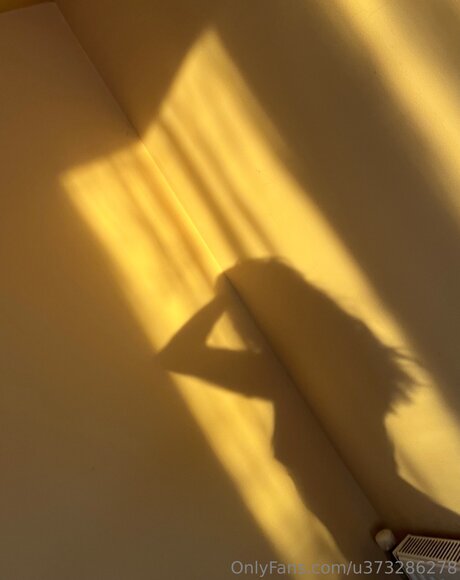 U373286278 naked model pics