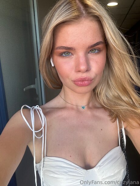 Cozylana model pornographic pics