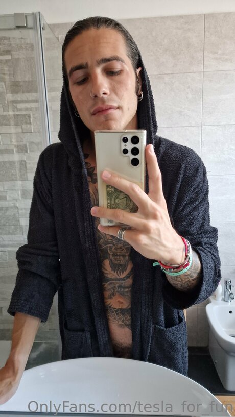 Tesla For Fun naked actress gallery