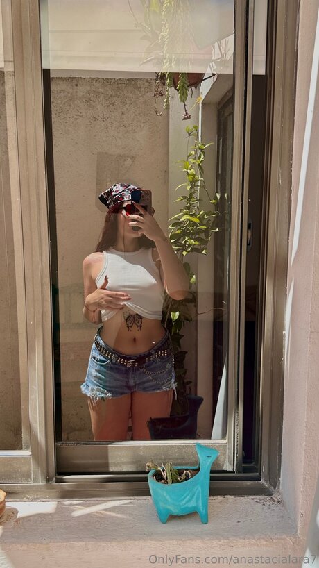 Anasgreenxxx naked model img