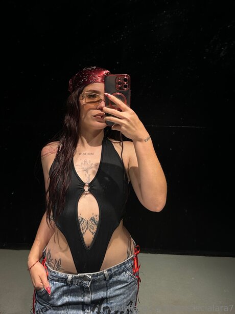 Anasgreenxxx nude model image