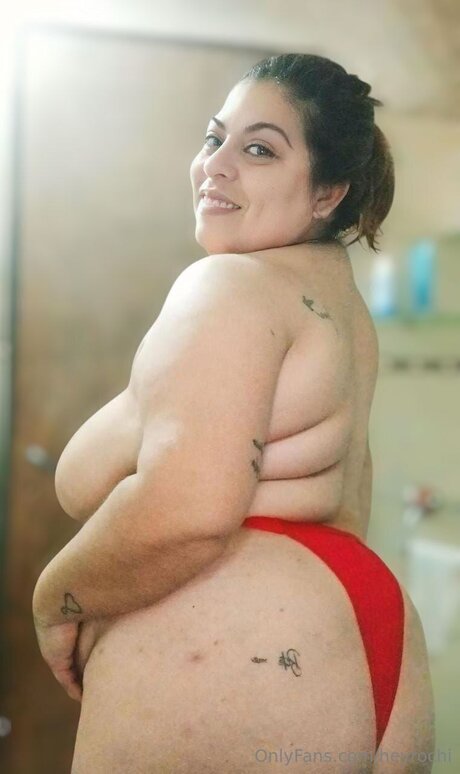 Heyrochi nude model img